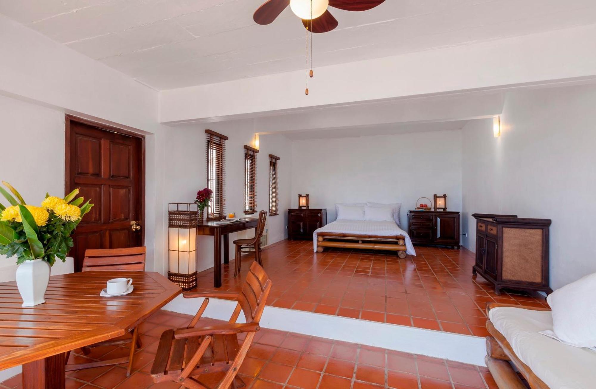Baan Khunying - Secluded Phuket Beachfront Villa Rawai Luaran gambar