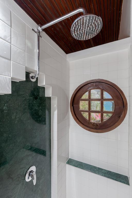 Baan Khunying - Secluded Phuket Beachfront Villa Rawai Bilik gambar