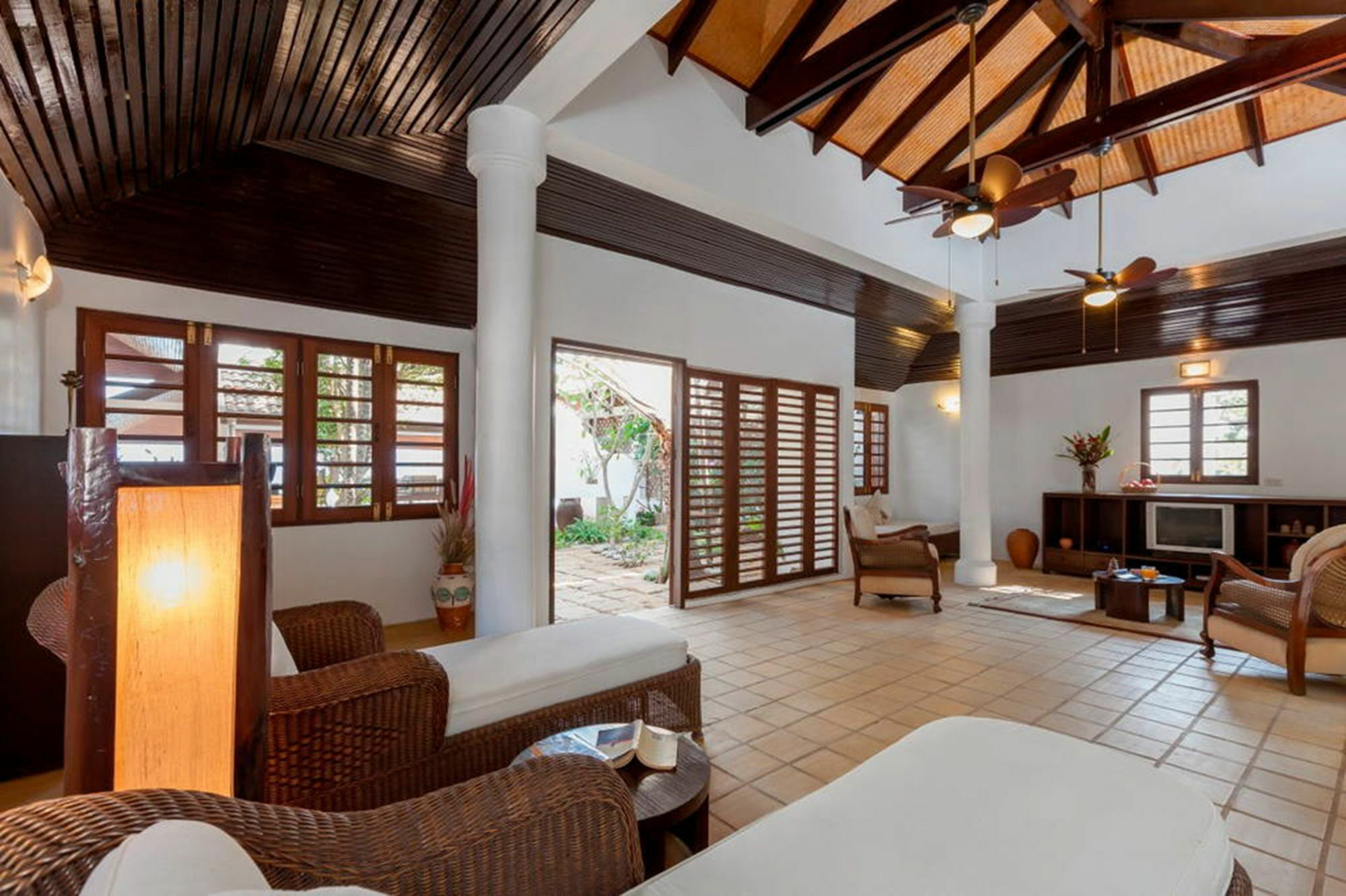 Baan Khunying - Secluded Phuket Beachfront Villa Rawai Luaran gambar